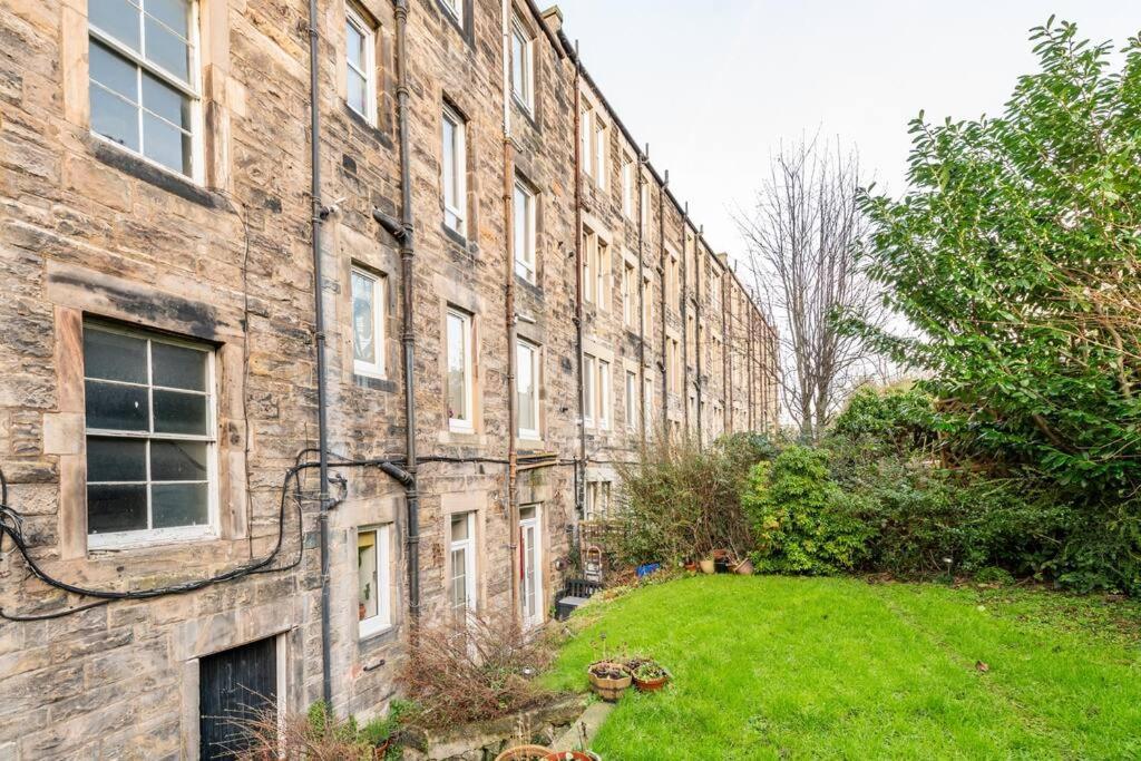 Holyrood Park: Lush & Arty 2 Double Bed Flat Apartamento Edimburgo Exterior foto