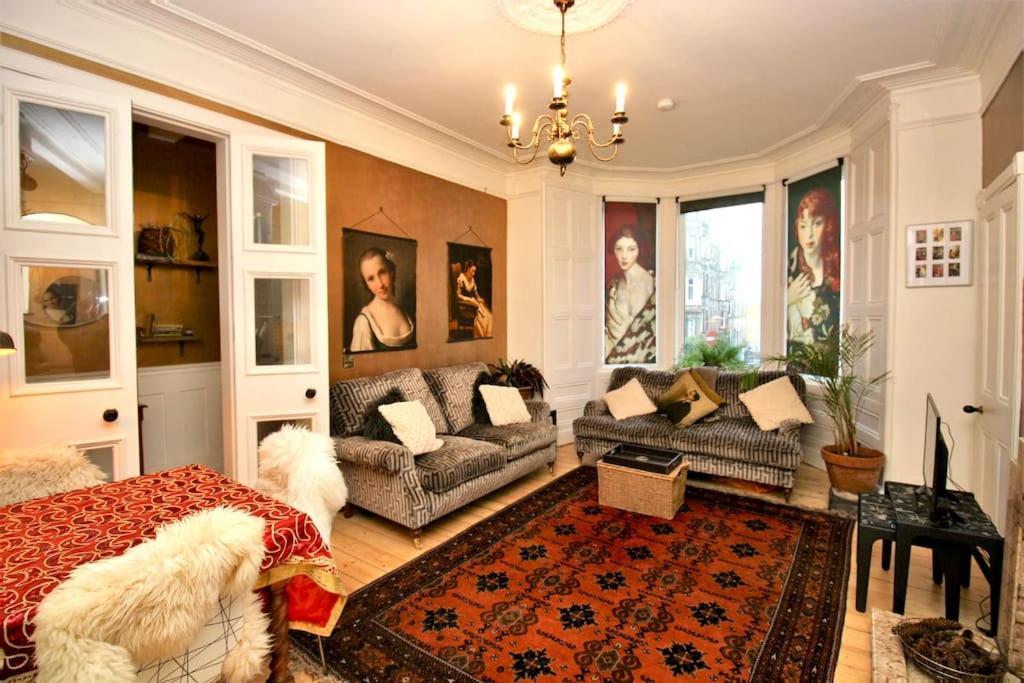 Holyrood Park: Lush & Arty 2 Double Bed Flat Apartamento Edimburgo Exterior foto