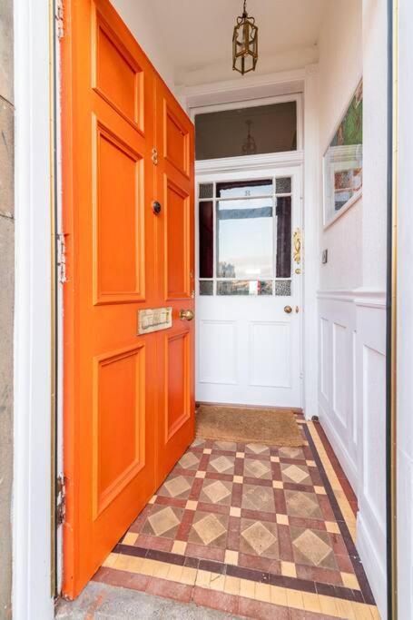Holyrood Park: Lush & Arty 2 Double Bed Flat Apartamento Edimburgo Exterior foto