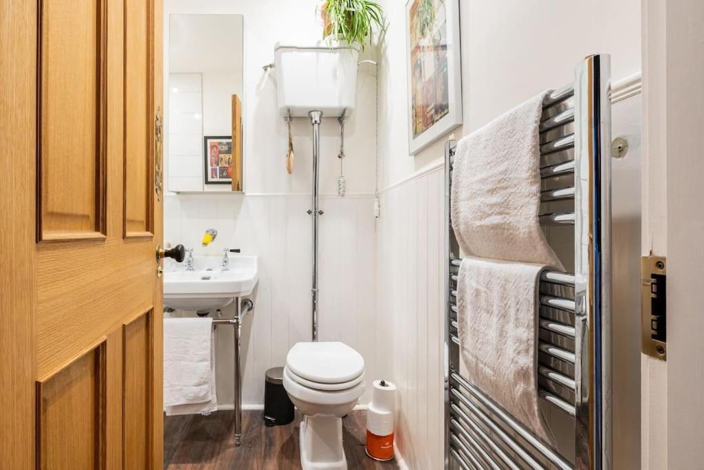 Holyrood Park: Lush & Arty 2 Double Bed Flat Apartamento Edimburgo Exterior foto