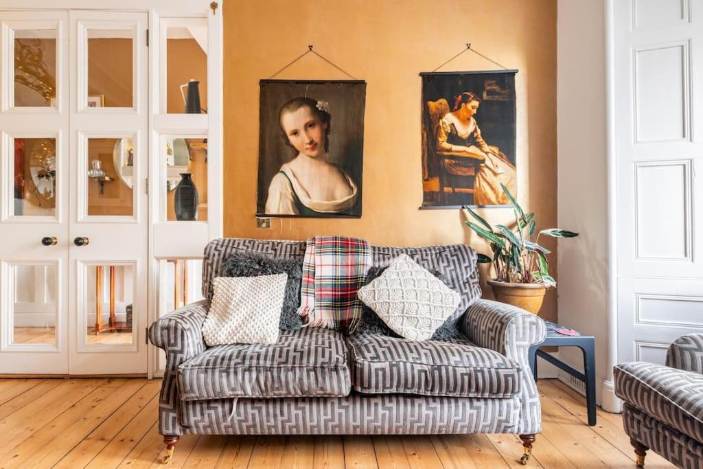 Holyrood Park: Lush & Arty 2 Double Bed Flat Apartamento Edimburgo Exterior foto