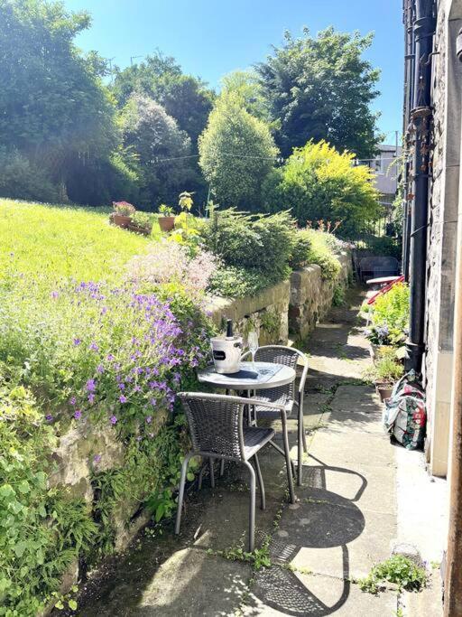 Holyrood Park: Lush & Arty 2 Double Bed Flat Apartamento Edimburgo Exterior foto