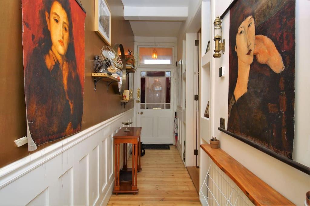 Holyrood Park: Lush & Arty 2 Double Bed Flat Apartamento Edimburgo Exterior foto