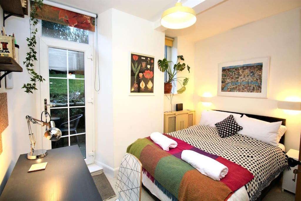 Holyrood Park: Lush & Arty 2 Double Bed Flat Apartamento Edimburgo Exterior foto