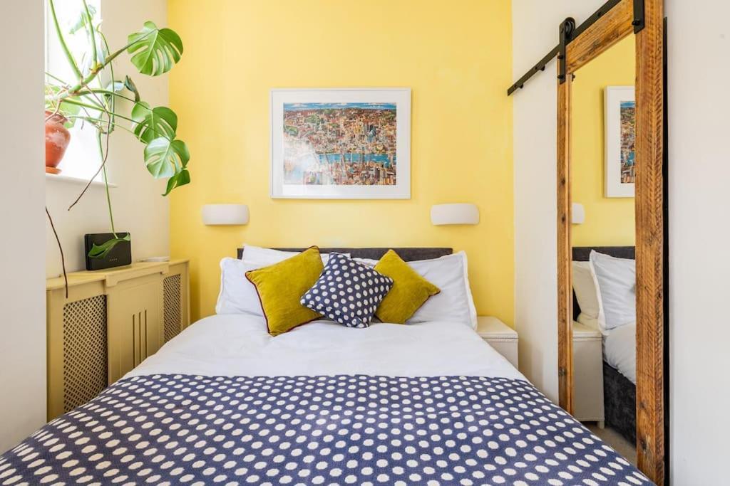 Holyrood Park: Lush & Arty 2 Double Bed Flat Apartamento Edimburgo Exterior foto