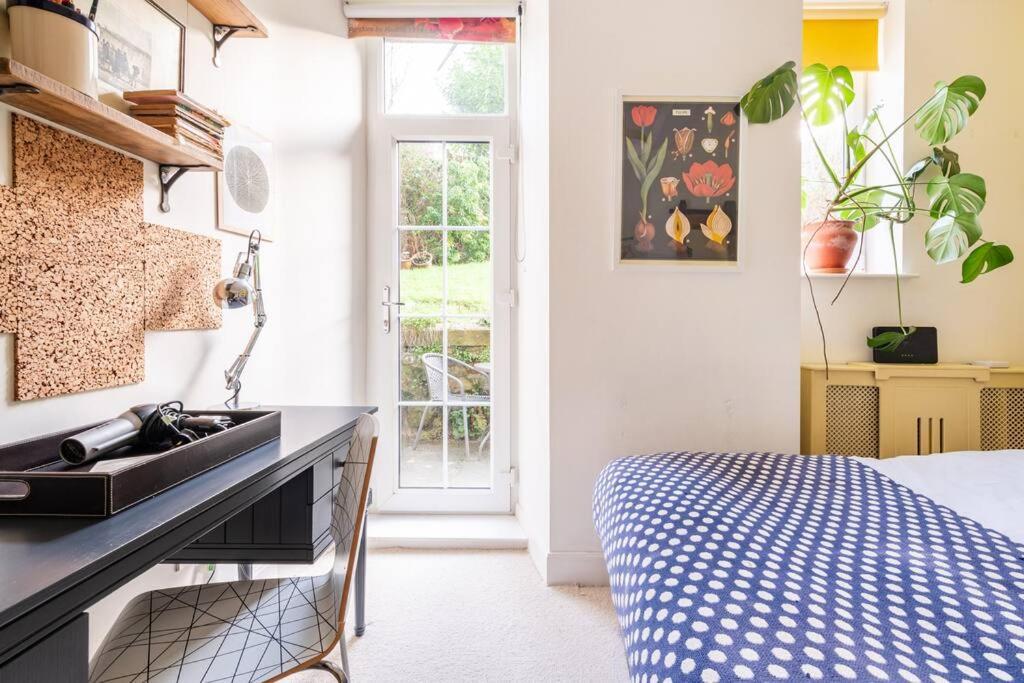 Holyrood Park: Lush & Arty 2 Double Bed Flat Apartamento Edimburgo Exterior foto
