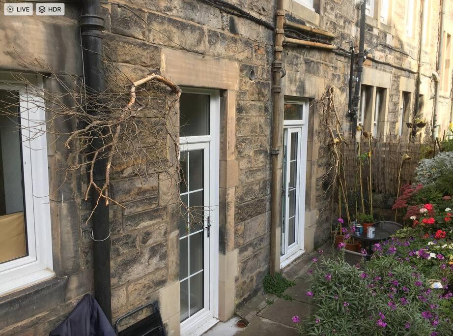 Holyrood Park: Lush & Arty 2 Double Bed Flat Apartamento Edimburgo Exterior foto